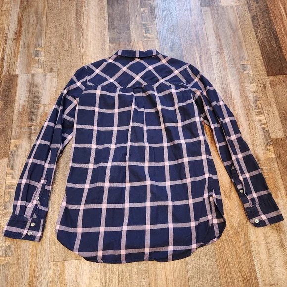 J Crew Classic Button Down - Picture 4 of 4
